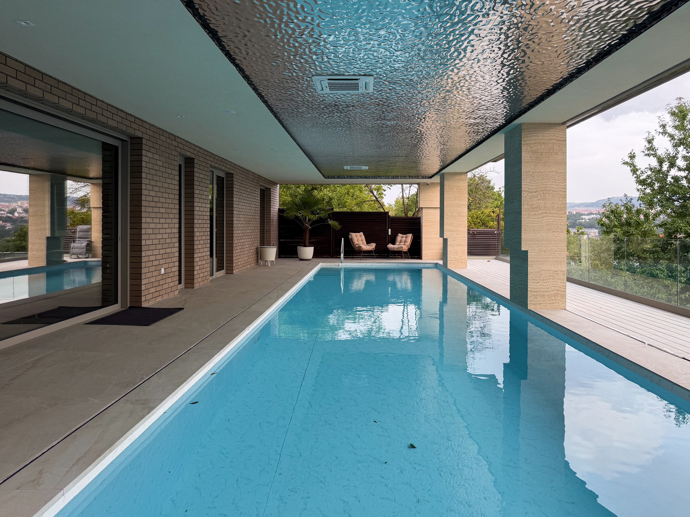 Casă rezidențială Cluj — Piscină exterioară și grădină